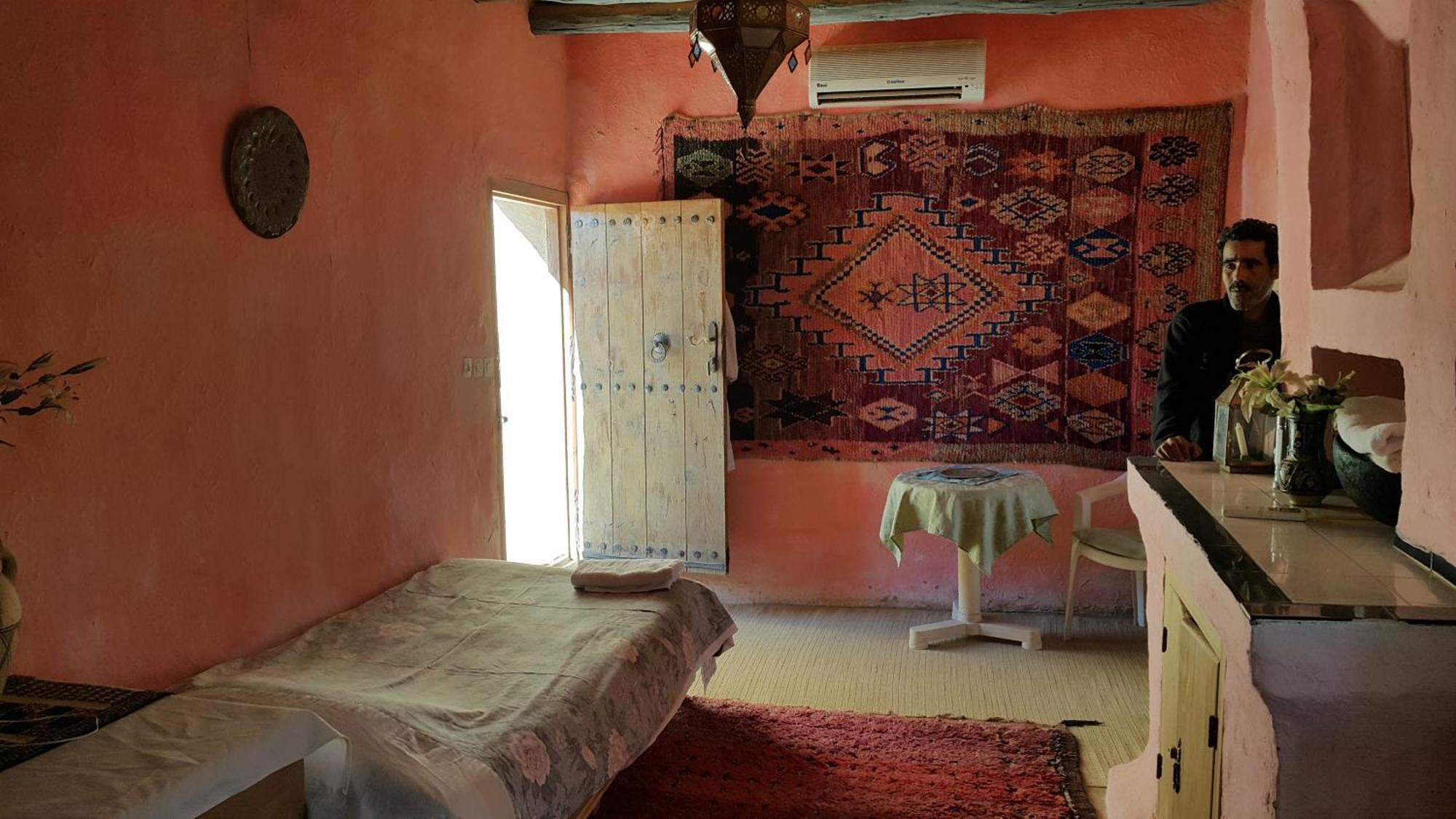 Auberge Chez Julia เมอร์ซูกา ภายนอก รูปภาพ