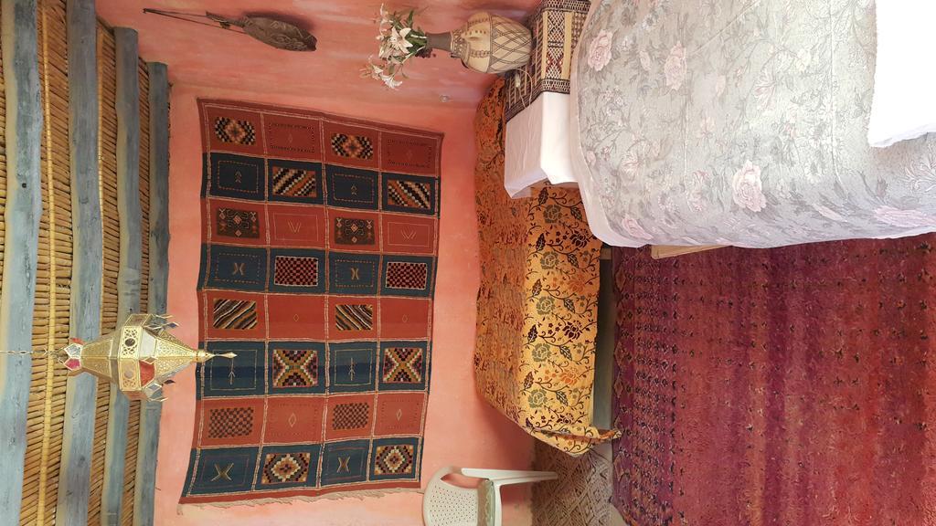 Auberge Chez Julia เมอร์ซูกา ภายนอก รูปภาพ