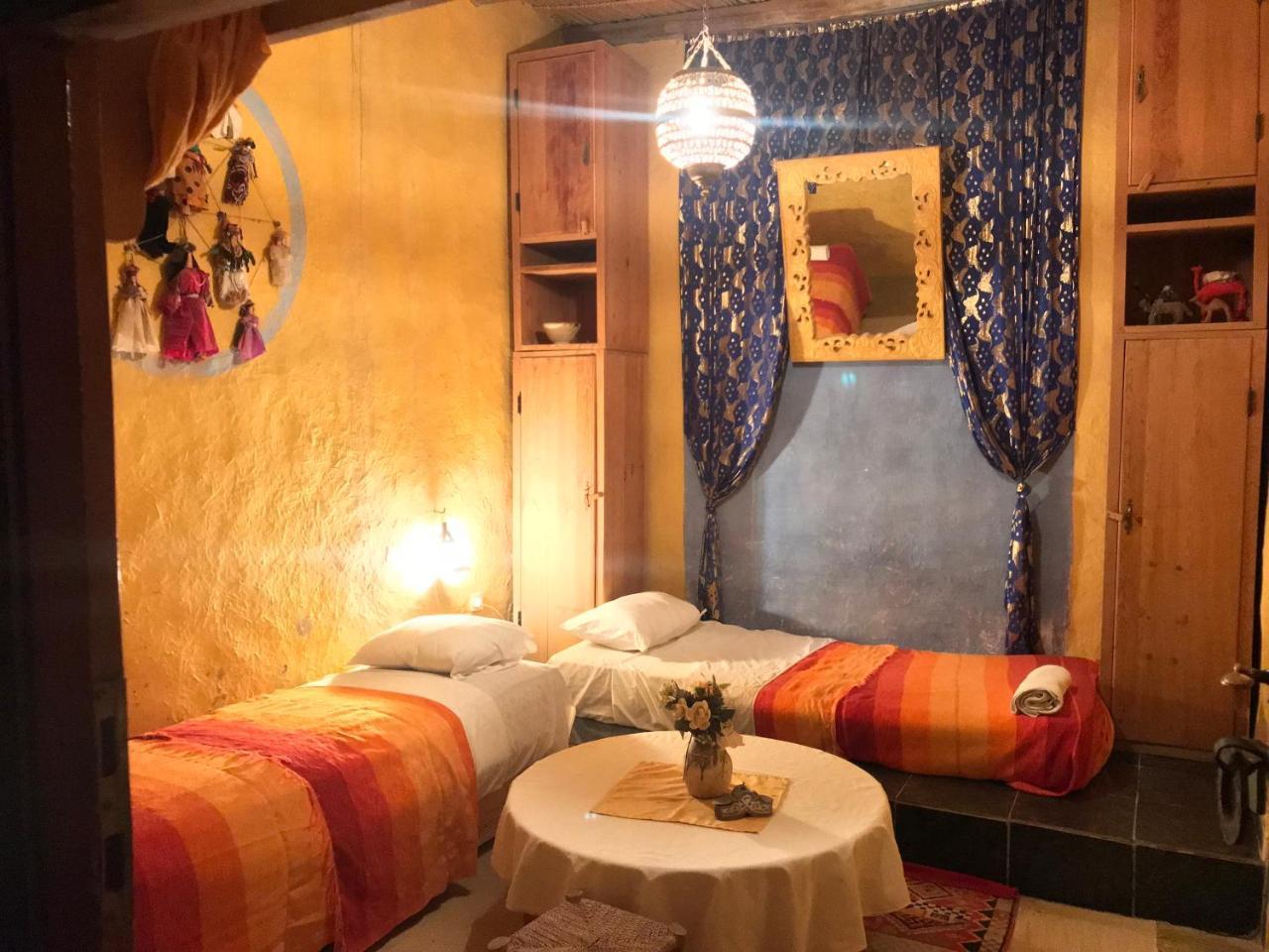 Auberge Chez Julia เมอร์ซูกา ภายนอก รูปภาพ