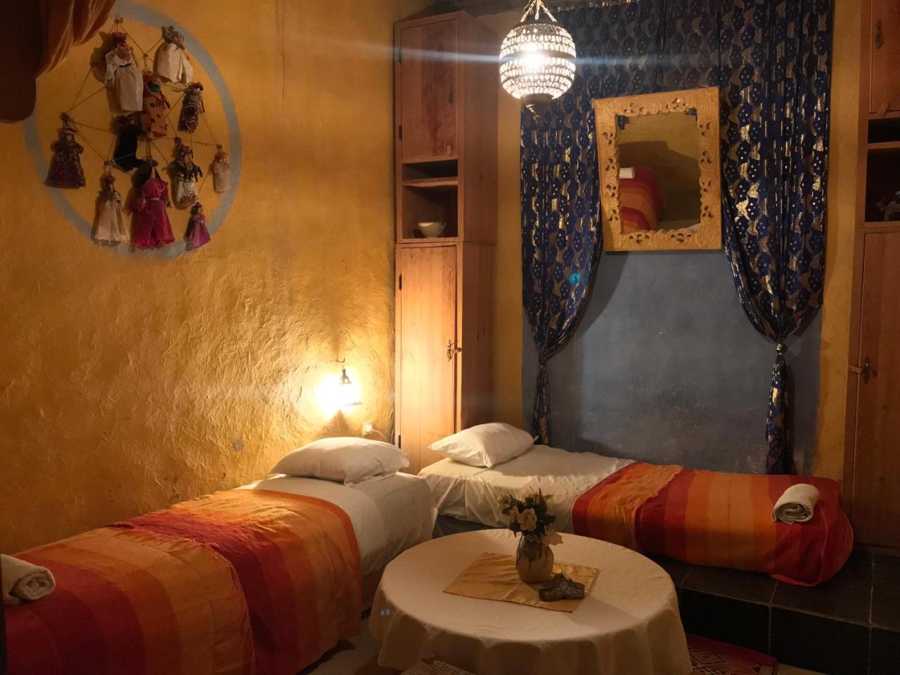 Auberge Chez Julia เมอร์ซูกา ภายนอก รูปภาพ